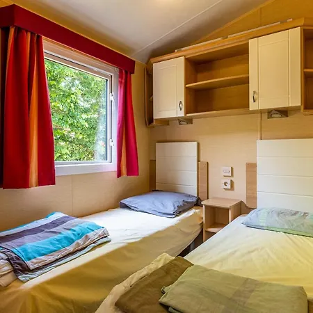 Kemp Mobilehome Au Bord De L'eau 4*