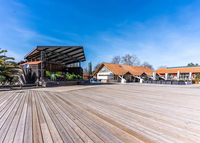 Mobilehome Au Bord De L'eau Gastes