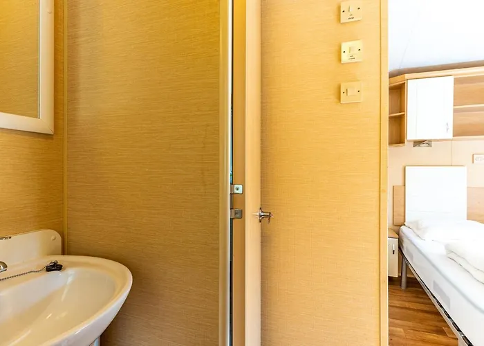 Camping Mobilehome Au Bord De L'eau Gastes